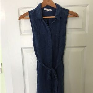 Denim collared dress with belt and pockets